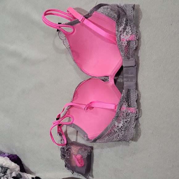 Victoria's Secret Sexy Little Things Bra - Picture 7 of 16